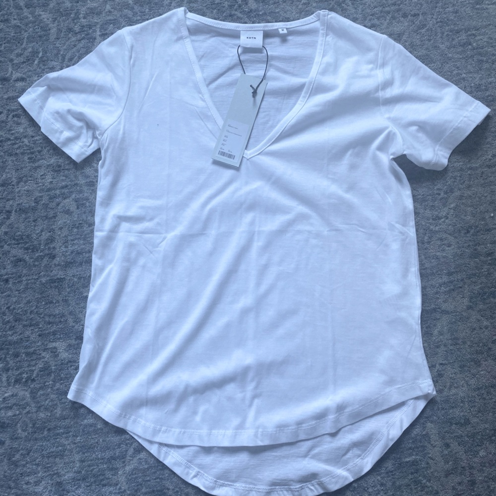 NWOT Kotn basic white t shirt